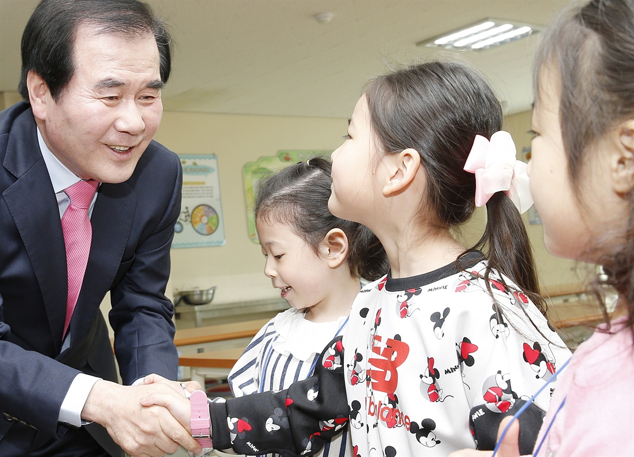 김지철 교육감은 아이들이 행복한 학교 만들기가 목표다.