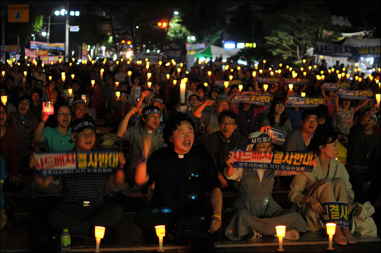  51차 성주촛불집회에는 성주군민을 비롯해 대전4대종단 관계자, 한살림 조합원 등 800여명이 참석했다.