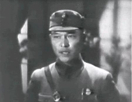 조선의용대 대장 시절의 약산 김원봉. 1940년대 대원들 앞에서 연설하던 장면을 선무공작 영상으로 촬영했다.