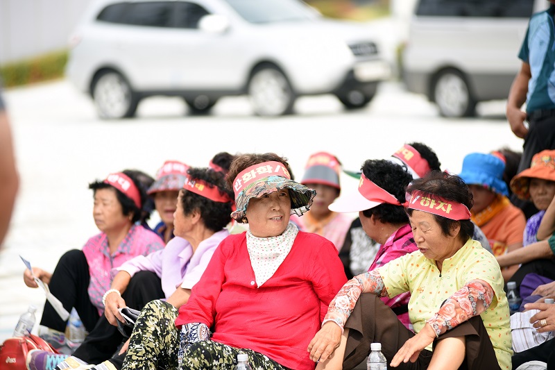 연산면민과 인근 지역 주민들 충남도청으로 태성화학 반대 집회. 연산면 어르신들도 반대시위에 함께 했다.