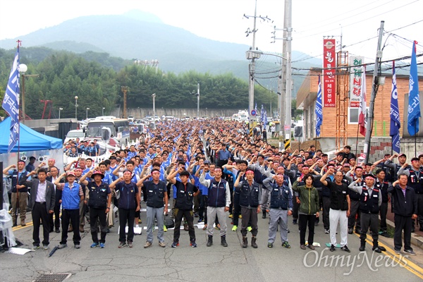 전국금속노동조합 경남지부는 7일 오후 진해 STX조선해양 정문 앞에서 “STX조선 위기, 금속노조노동자 책임전가 반대 결의대회“를 열었다.