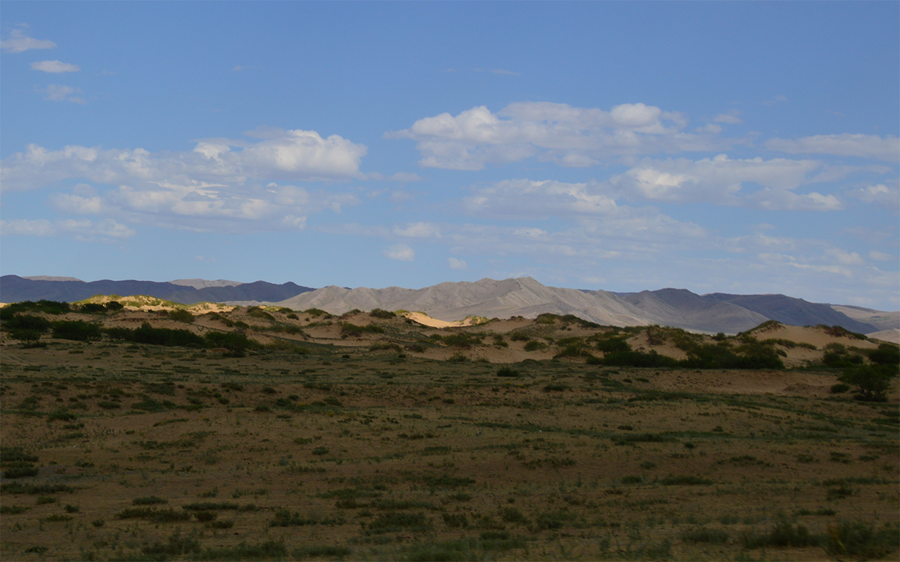 모래사구. 사막화가 진행되는 후스타이 국립공원 주변에서는 사막지형을 볼 수 있다.