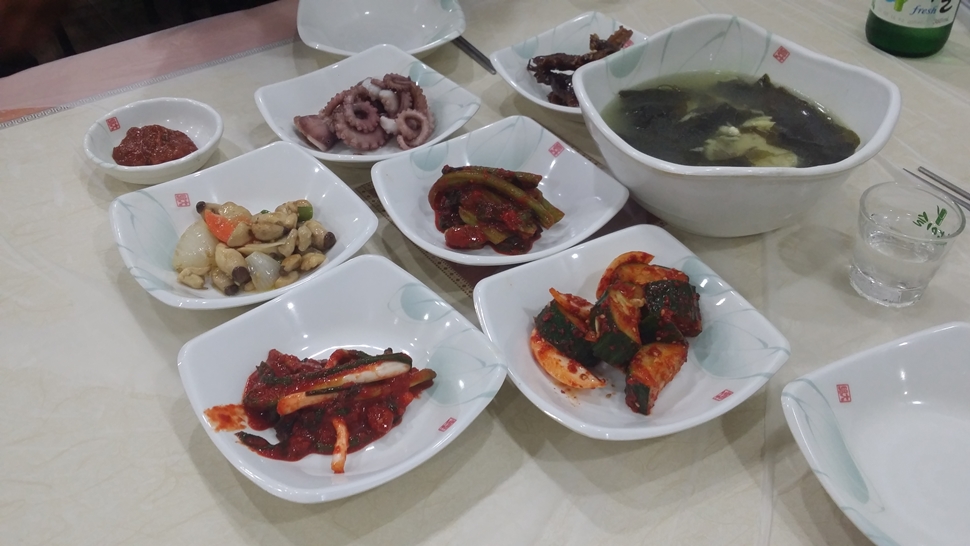 곁들이 반찬에서 남도의 맛이 오롯하게 느껴진다.
