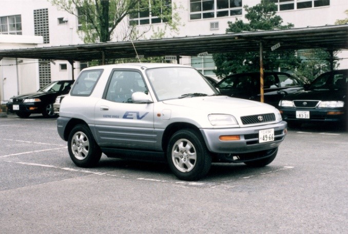 ◇1997년 개발한 토요타 라브4 EV