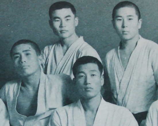  군산고등학교 태권도부 시절 김혁종(뒷줄 왼쪽) 

