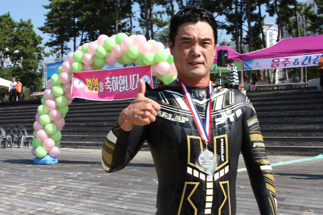  남자부분 1등을 차지한 서울 수영짱클럽 서현관(43세)씨의 모습