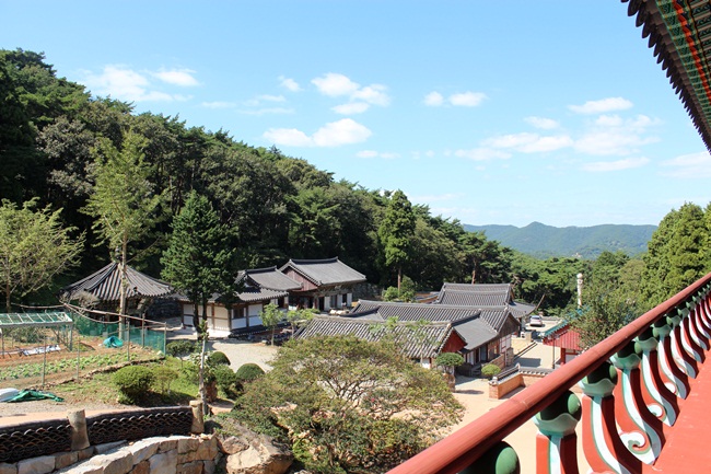  경남 통영 미륵도 미륵산 용화사입니다.