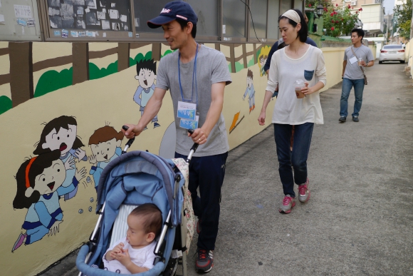  마을 구석 구석을 거닐며 과거, 현재, 미래를 생각하다