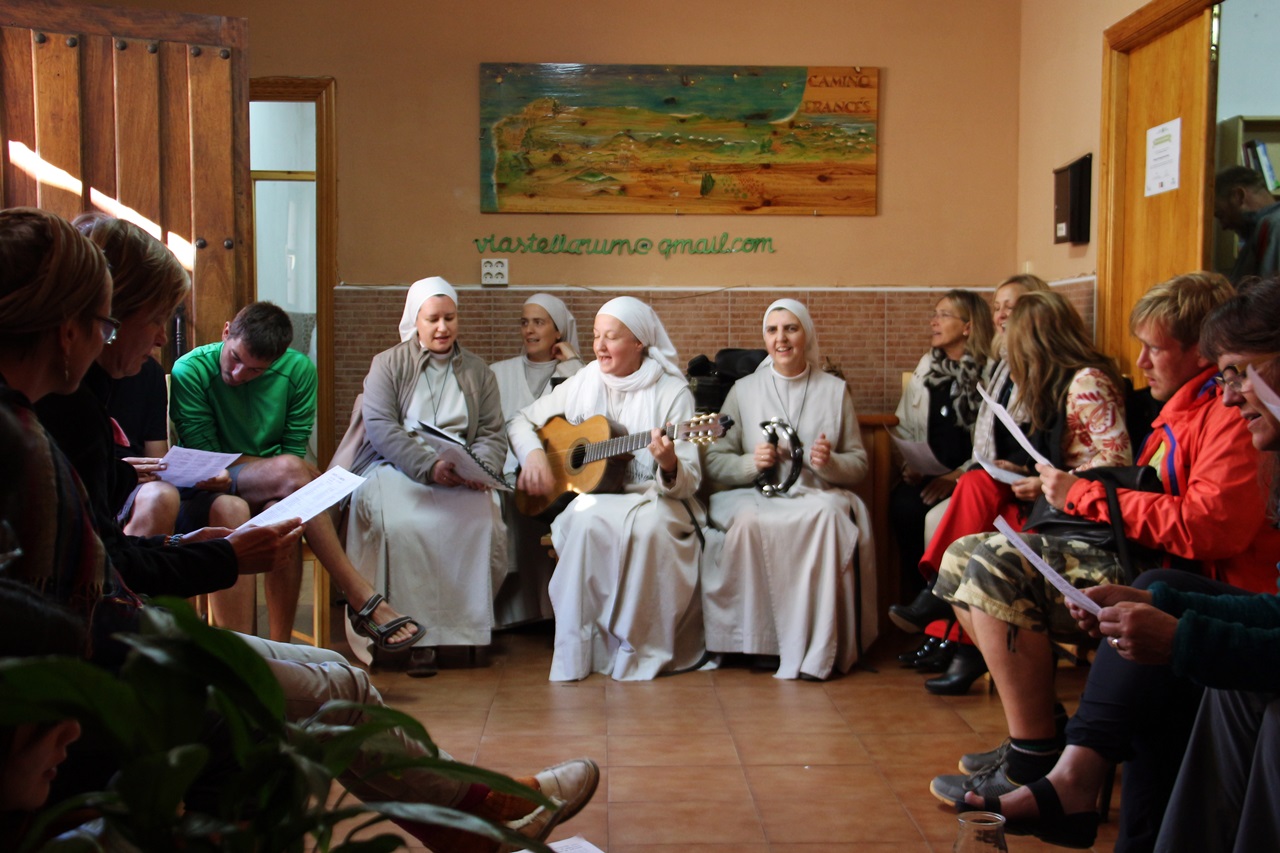 카리온 데 로스 콘데스 매일 오후 5시면 수녀님들과 노래하는 시간을 가진다
