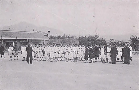  훈련원에서 야구경기 개막식 모습(1919년) 
