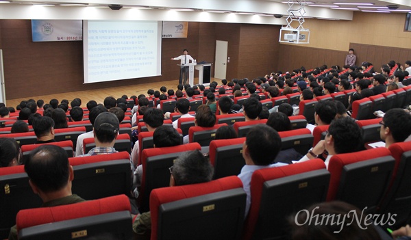 유승민 새누리당 의원은 6일 부산대학교를 찾아 '왜 보수혁명인가'라는 주제로 강연을 펼쳤다.