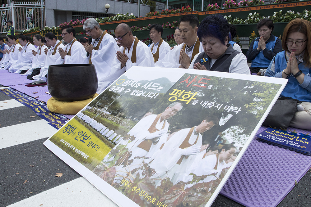 원불교는 매일 오전 10시부터 9시까지 서울 삼각지 국방부 앞에서 사드 배치 반대 평화기도회를 드린다. 
