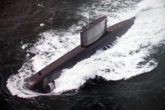 최무선과학관 내부에 전시되어 있는 잠수함 최무선호의 사진. 1200톤급의 이 잠수함은 1993년 8월 7일 진수식을 가졌는데, 어뢰 및 기뢰를 장착하고 있다.