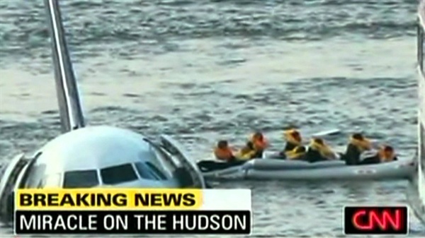  지난 2009년, 허드슨 강의 기적을 선보인 비행기 추락사고를 속보로 전하던 CNN 뉴스 갈무리.