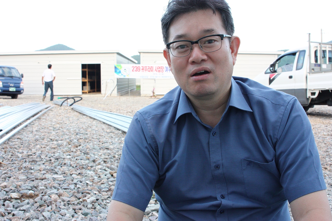 귀뚜라미 사업가 이삼구 박사의 모습. 그는 현재 UN FAO(세계식량농업기구)한국 대표를 맡고 있다.