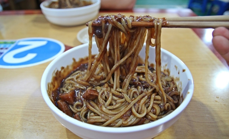 맛있는 짜장면 집도 있다. 시장통짜장이다.
