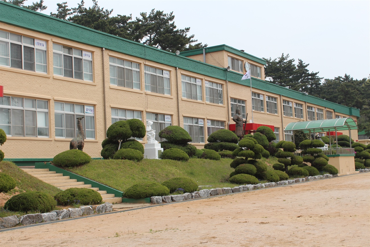 태안군남면에 위치한 삼성초등학교 전경