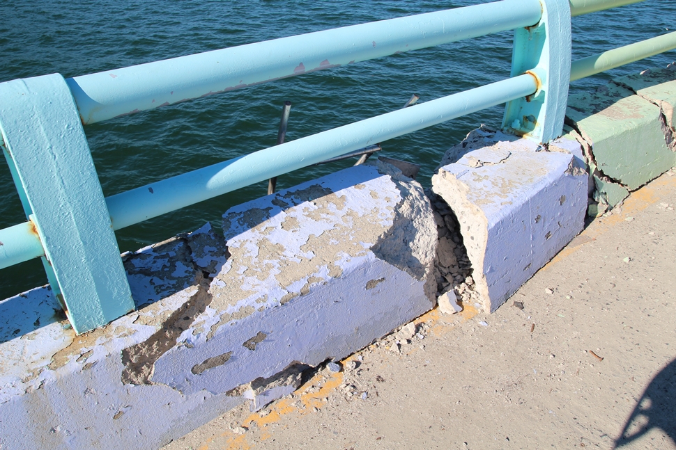 여객선의 충돌로 인해 방파제 일부 시설물과 콘크리트 난간이 일부분 파손됐다. 
