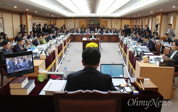  11일 오전 부산고등법원에서는 부산고검과 대구고검 산하의 각급 관할 법원에 대한 국회 법제사법위원회의 국정감사가 열렸다. 