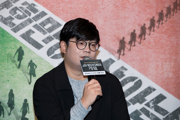  12일 서울 영등호 CGV에서 열린 <소사이어티 게임> 제작발표회에서 정종연 PD가 질문에 답하고 있다. 