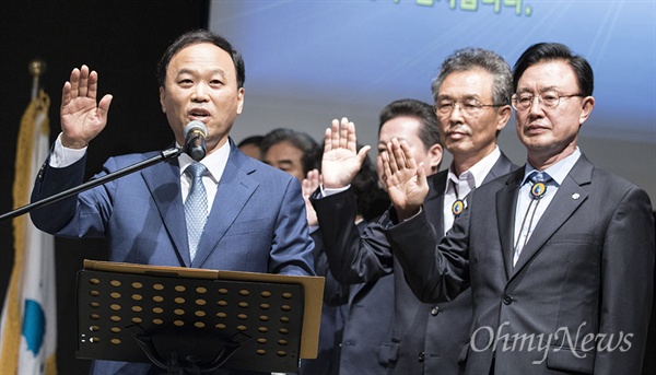 18일 김해성 목사가 소속된 서울남노회 정기회의를 앞두고 기독시민단체인 교회개혁실천연대가 입장을 발표했다. 성추행 피해자 A씨가 서울남노회에 김 목사를 성추행 혐의로 고소한 가운데, 징계가 성사될지 주목된다. 사진은 9월말 기장 교단 총회장면(왼쪽 권오륜 총회장). 