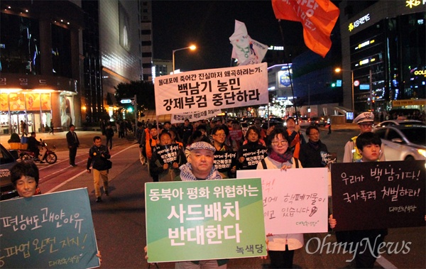 대전지역 500여명의 노동자 및 시민단체 회원, 시민 등은 20일 밤 대전 서구 갤러리아타임월드 앞에서 '끝장내자 박근혜 대전시국대회'를 연 뒤 대전시청까지 거리행진을 벌였다.
