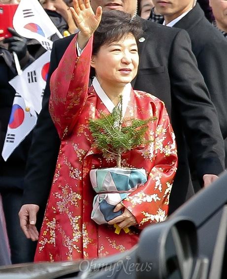 취임식 날 입었던 한복 최순실을 통해 제공됐다.