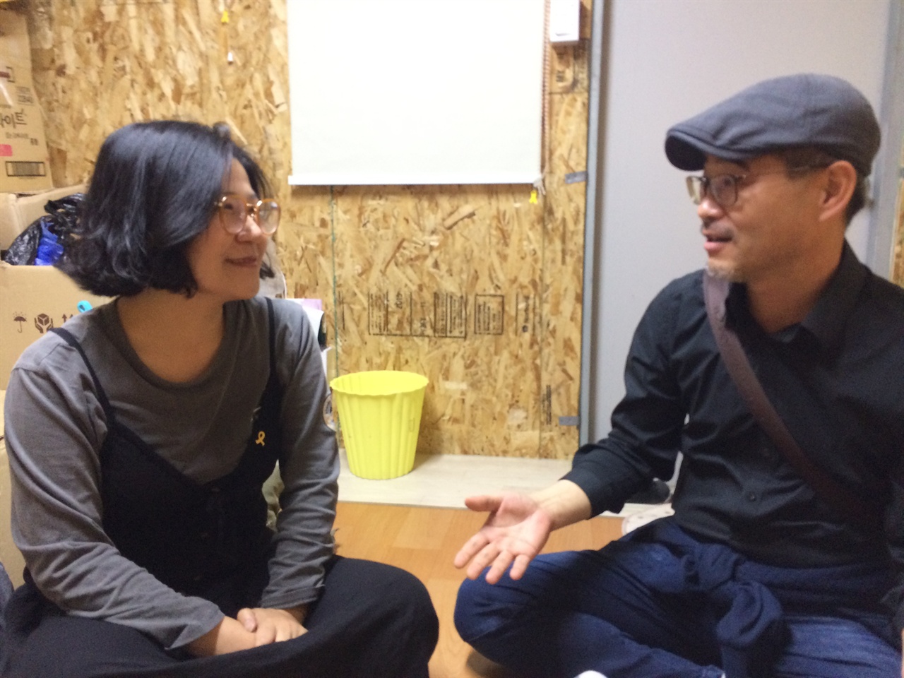 연극인 김지영씨(왼쪽)와 고건령씨(오른쪽)가 인터뷰를 하고 있다