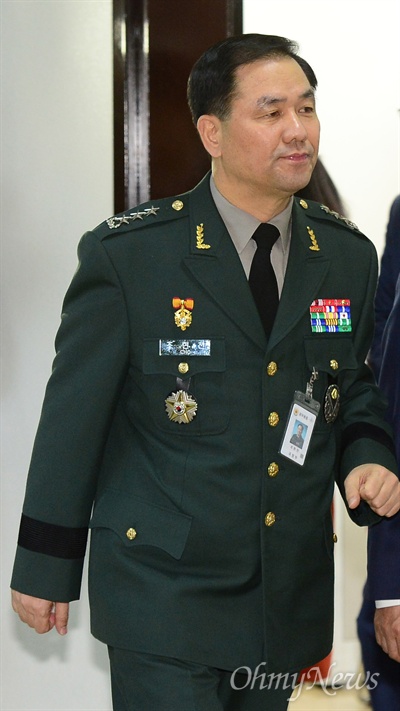 조현천 전 국군기무사령관. 사진은 2016년 10월 24일 국회에서 열린 정보위원회의 국군기무사령부 등에 대한 국정감사에 출석하고 있는 모습. 