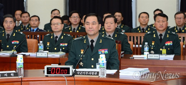 조현천 국군기무사령관이 2016년 10월 24일 국회에서 열린 정보위원회의 국군기무사령부 등에 대한 국정감사에 출석하고 있다.