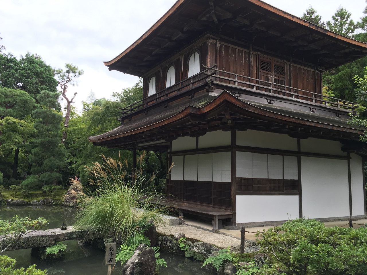 은각사 관음전. 건축과 정원에 일가견이 있던 무로마치 막부의 8대 쇼군 아시카가 요시마사가 노년의 은거처로 지은 것이 은각사다.