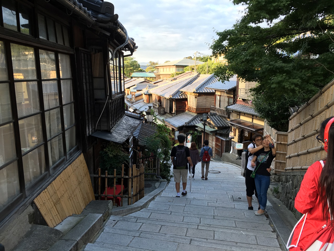 일본의 옛 전통 가옥이 많이 남아있는 청수사 앞 니넨자카