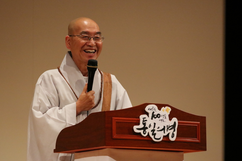 지난 27일, 대전 시민들과 즉문즉설 강연 중인 법륜 스님. 이날 강연은 '새로운 100년을 여는 통일의병'이 주최했다. 

