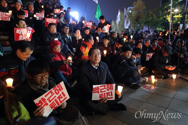 [오마이포토] "박근혜 퇴진" 촛불 든 박원순 서울시장 