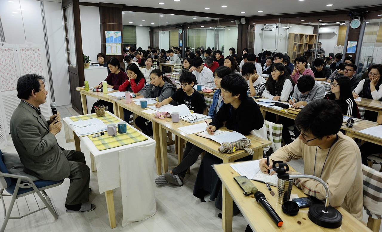  김삼웅 선생은 팽이가 구심점이 없으면 쓰러지듯 민족주의라는 구심점을 단단히 붙들지 않으면 외세의 원심력에 의해 쓰러지게 된다고 했다. 