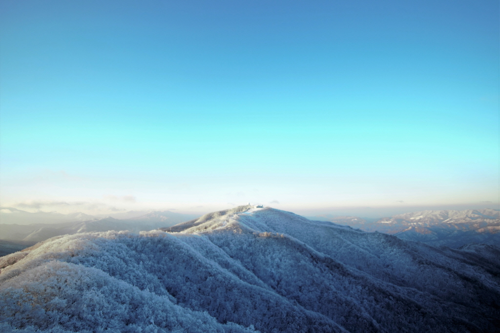 화천 광덕산의 설경은 상해봉에서 감상할 수 있다.
사진은 지난 겨울에 촬영되었다.