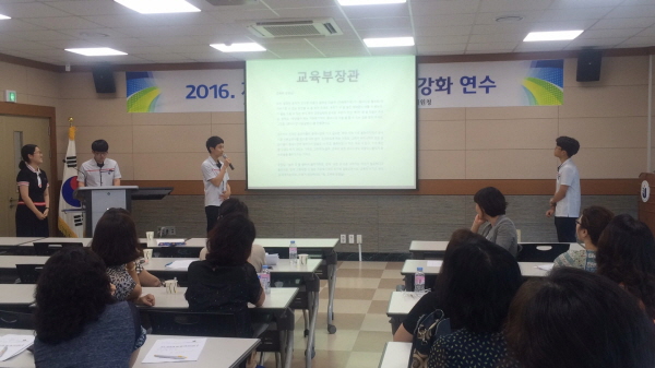 진로담당교사연수회 참석 여수교육지원청에서 중학교 진로담당선생님들께 말씀드렸어요. 자유학기제 중인 중학교 1학년들이 동네시장사용설명서 제작에 참여할 수 있도록 해 달라고.