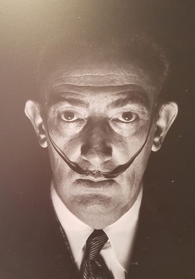  살바도르 달리(Salvador Dali, 1904-1989), 한번 보면 절대 잊히지 않을 모습의 사진들이 그의 박물관 한 벽면을 가득 장식하고 있었다. 