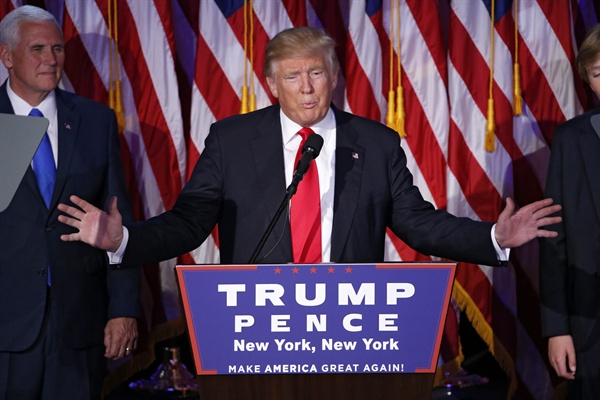 9일(미국 현지시각) 뉴욕 힐튼호텔에서 대통령 수락연설을 하고 있는 도널드 트럼프.