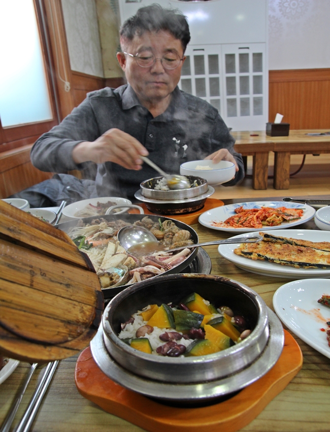  미식가인 유근철씨는 이집의 음식 맛이 여수 최고라고 했다.
