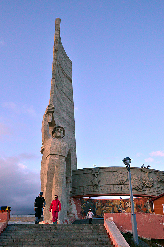 자이승 승전 기념탑. 울란바토르 시내 남단에서 시내를 향해 우뚝 솟아있다.