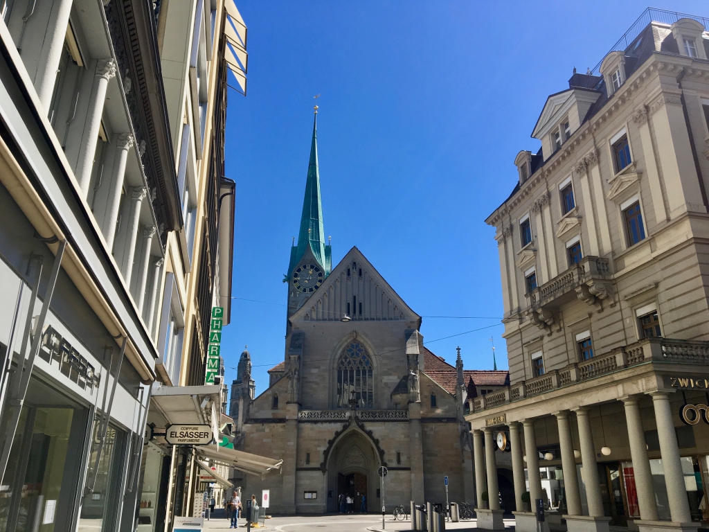  프라우 뮌스터 교회의 시계는 유럽에서 가장 크다고 한다.
