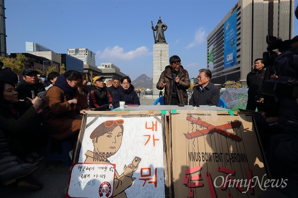 문재인, '박근혜 퇴진' 문화예술인 철야천막농성장 방문 