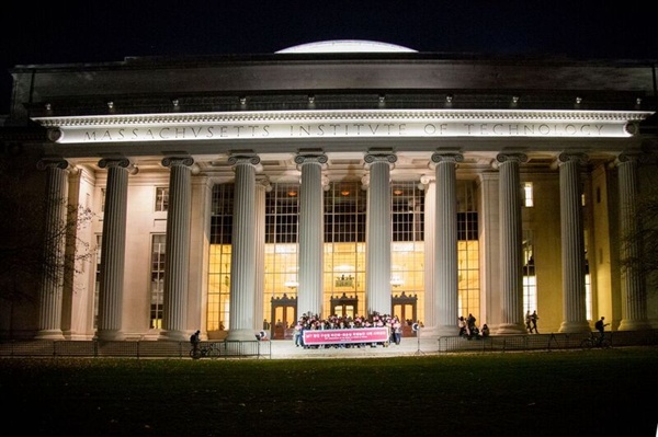 MIT 학부생과 대학원생들이 대한민국의 민주주의 파괴에 우려를 표하면서 지난 11일 시국선언을 발표했다.