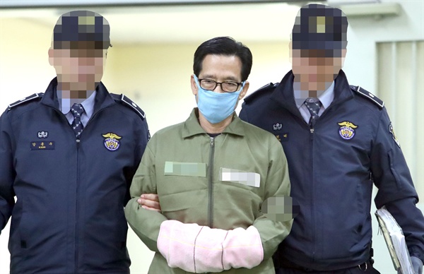 엘시티 사업의 실소유주로 알려진 이영복(67)씨. 24일 열린 1심에서 부산지법은 이씨에게 징역 8년을 선고했다. 