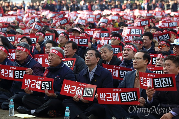 [오마이포토] 노동자들과 함께 '박근혜 퇴진' 손피켓 든 박원순 