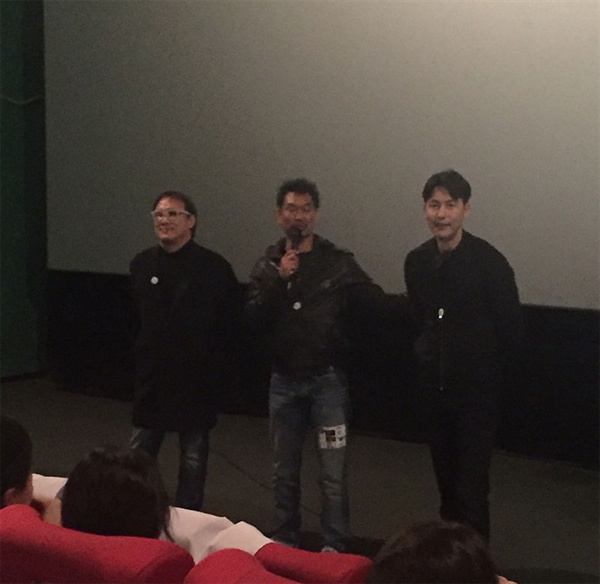  11월 20일 영화 <아수라> 단체관람 현장에 참석한 김성수 감독과 '사나이픽처스' 한재덕 대표, 배우 정우성씨.