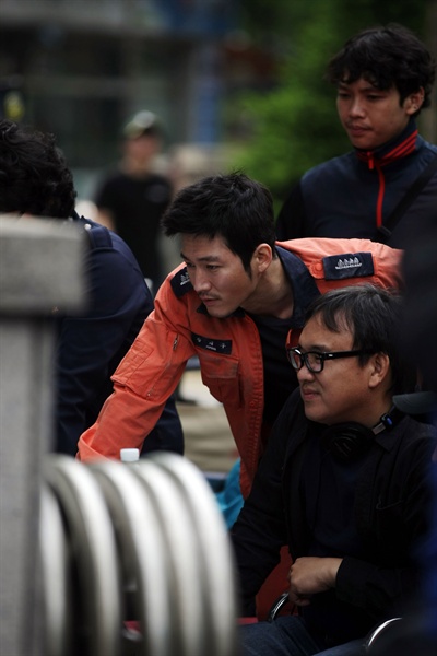  <감기>로 복귀 신호탄을 날렸던 김성수 감독은 최근 <아수라>를 통해 나름의 입지를 만드는 데 성공했다.