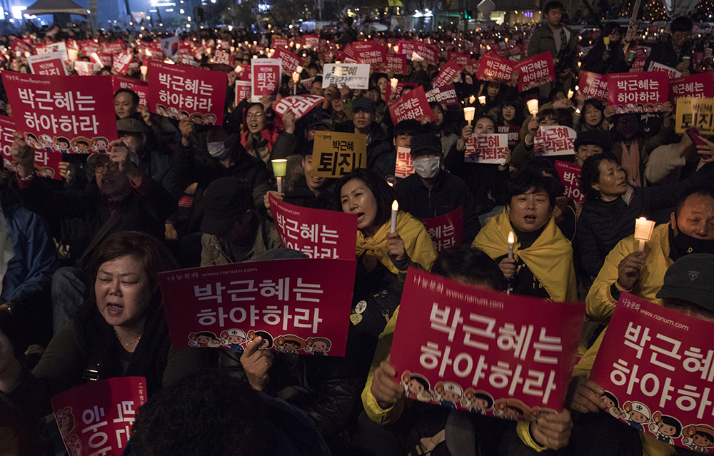 박 대통령의 세월호 참사 당시 7시간 행적은 비밀로 남을 가능성이 크다. 이에 세월호 유가족들은 19일 제4차 범국민대회에서 7시간 진상규명을 촉구하고 나섰다. 