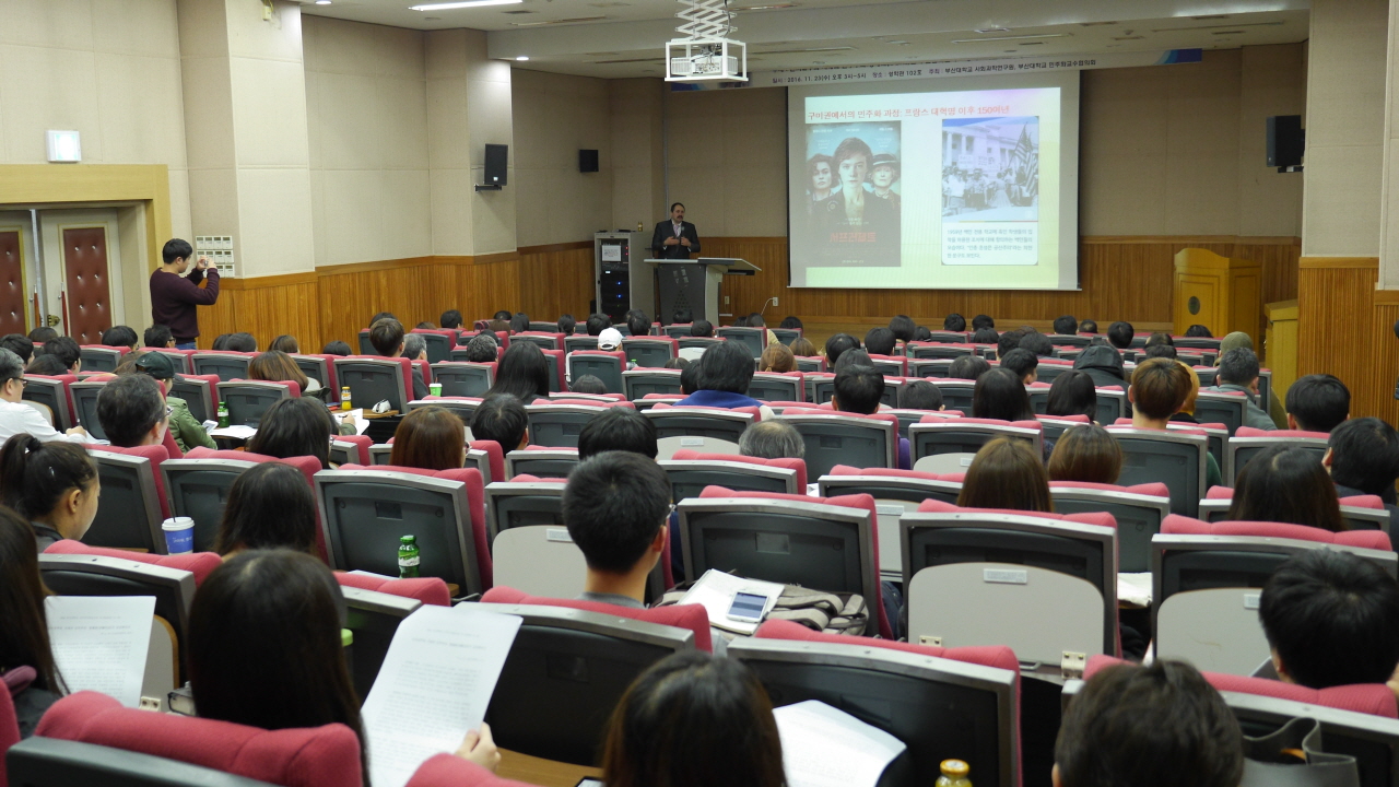 '신자유주의 시대의 민주주의'에 대한 주제로 지난 23일 부산대학교에서 열린 강연회에 참석한 박노자 교수는 '진보운동의 급진성 회복'을 강조했다.